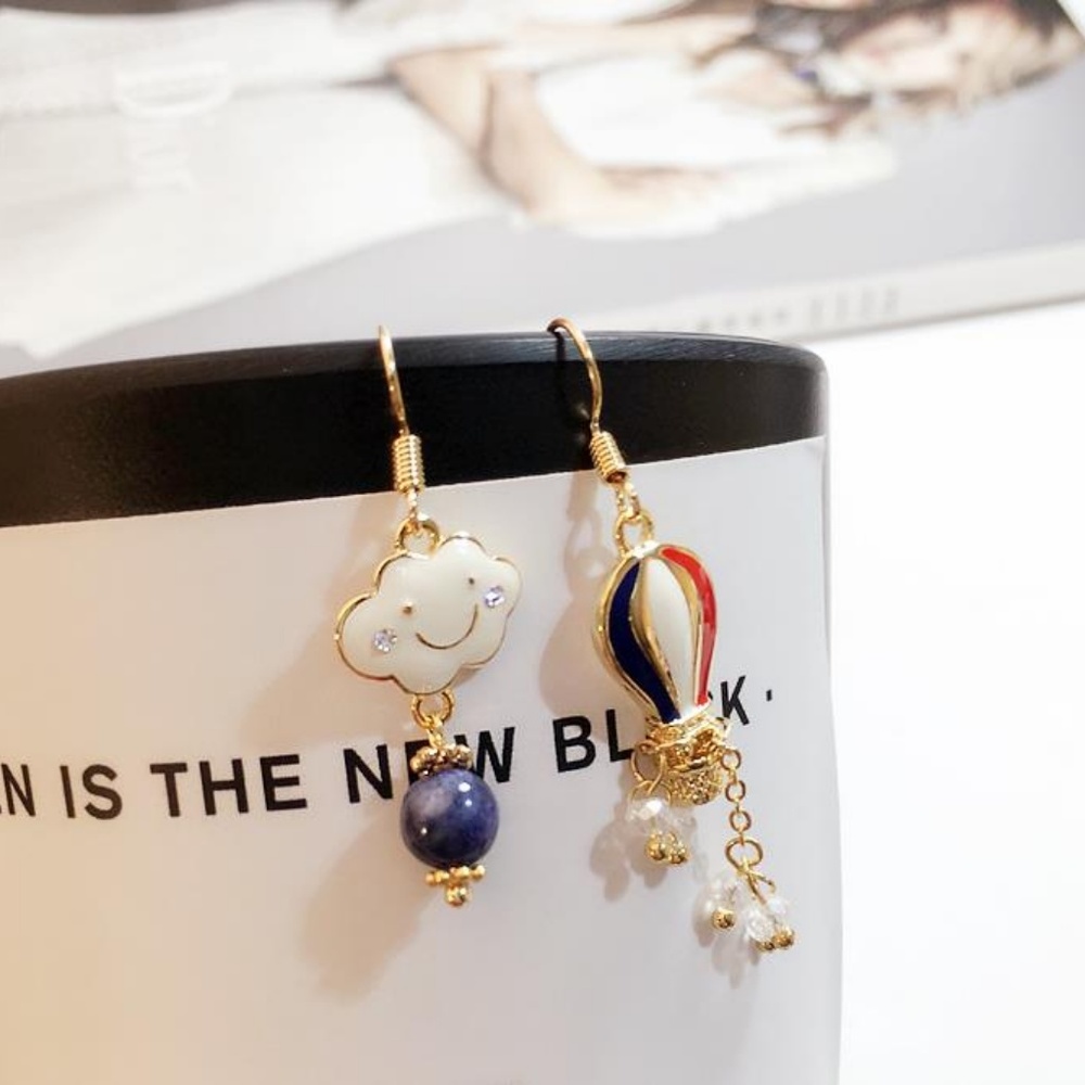 ❤️NEW UNIQUE Cute Cloud Balloon Handmade Earrings - Picture 1 of 2